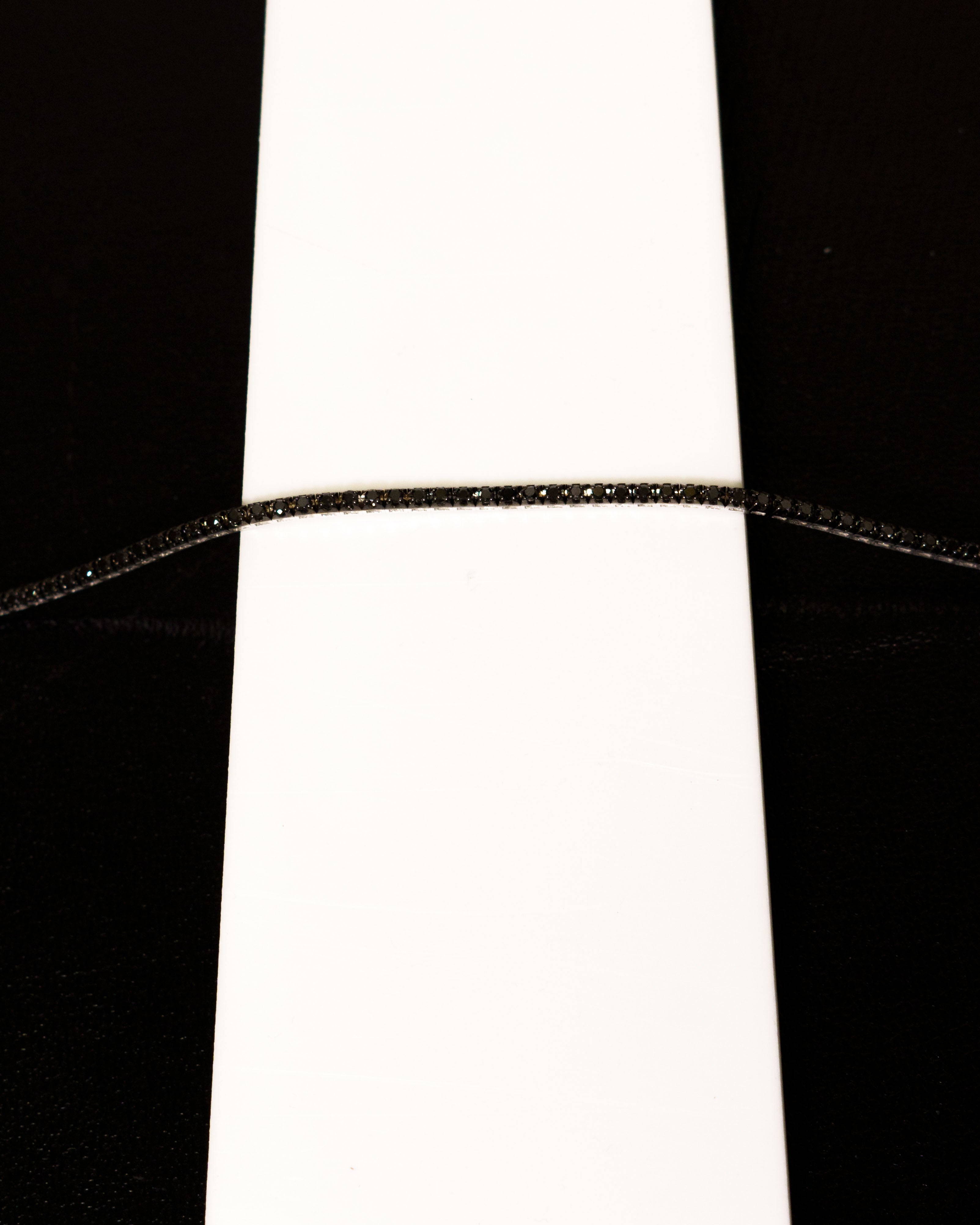Bracciale tennis in oro 750% e diamanti taglio brillante black