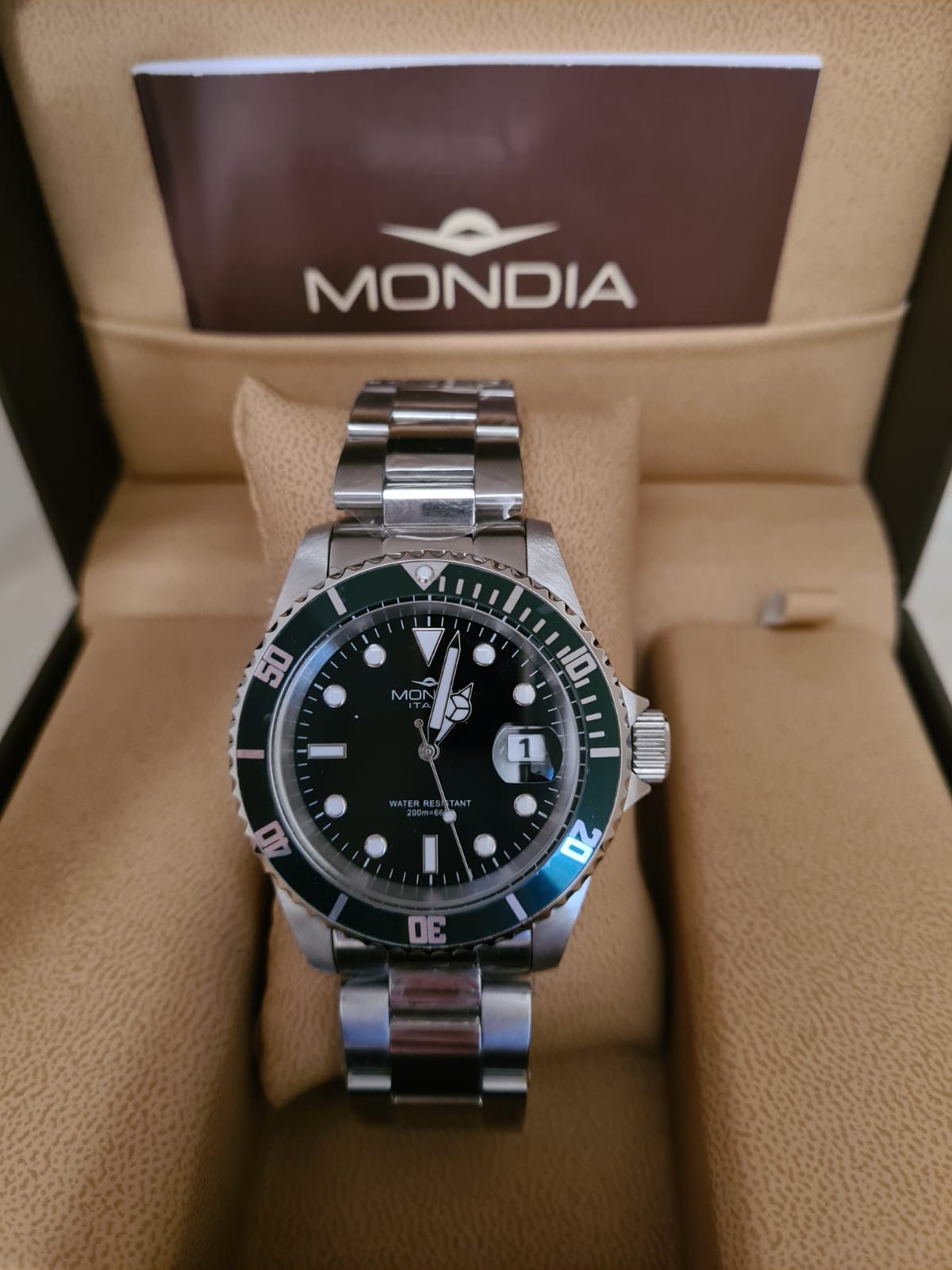 Mondia modello submariner quarzo ghiera verde cinturino acciaio oyster