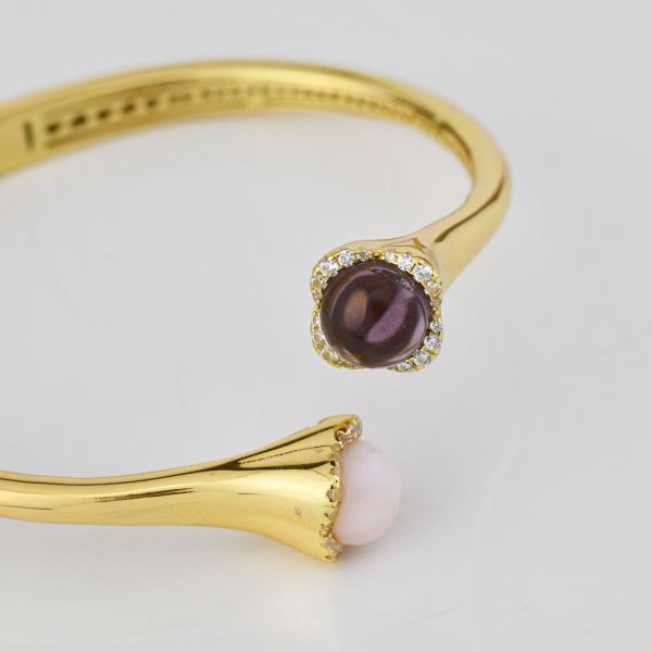 Boccadamo - Bracciale argento rigido contrarié, placcato oro giallo, con fiori quarzo rosa, ametista e zirconi